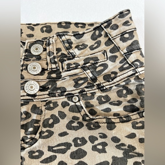 ALMOST FAMOUS Juniors Leopard Cheetah Animal Print Mid Rise Skinny Jeans Size 1 - Picture 8 of 16